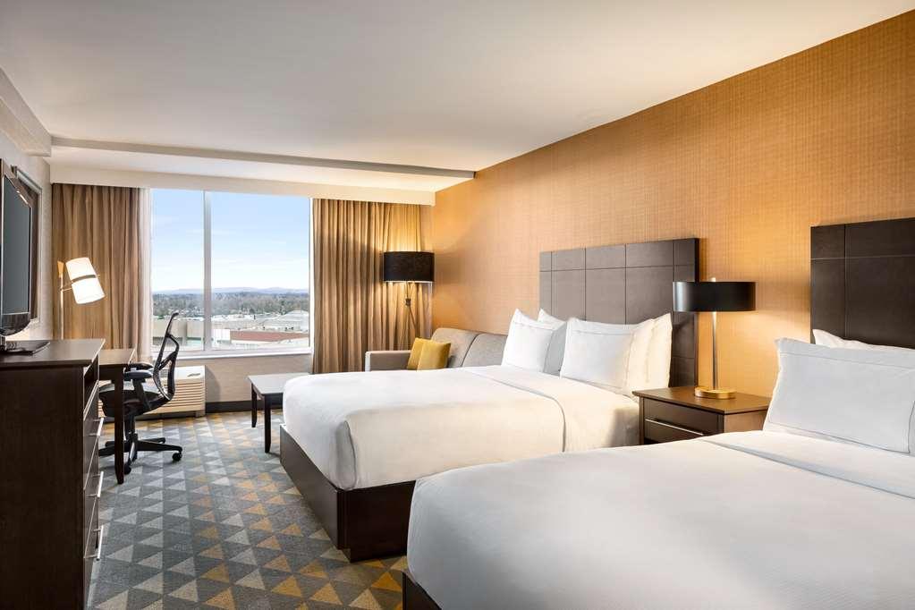 Отель Doubletree By Hilton Pointe Claire Montreal Airport West Номер фото