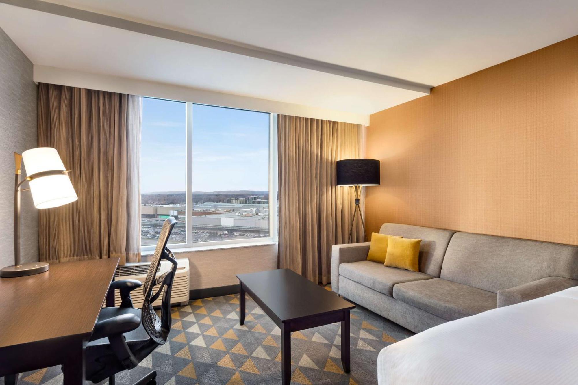 Отель Doubletree By Hilton Pointe Claire Montreal Airport West Экстерьер фото